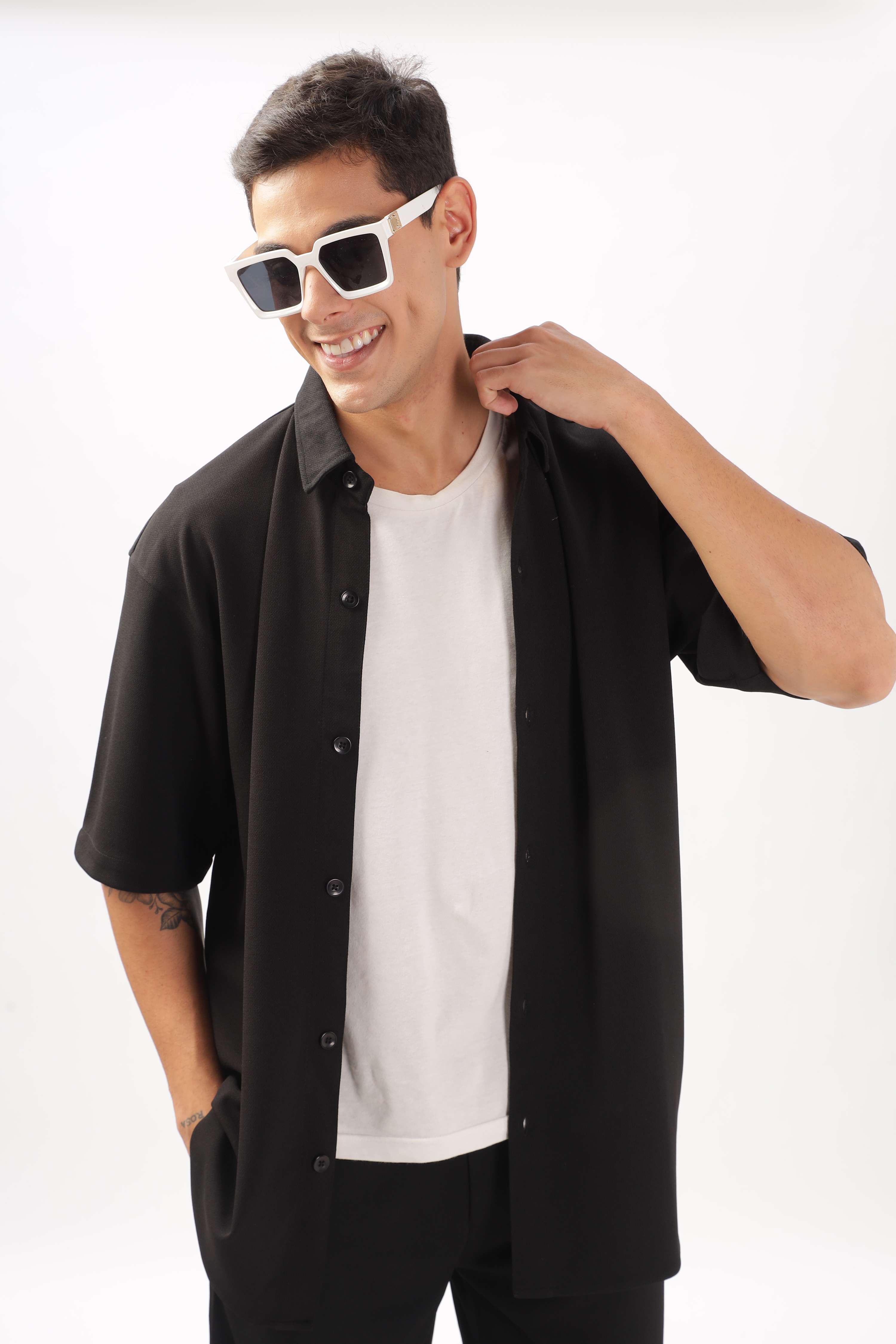 Solid Cotton Blend Oversized Shirt         ( Black )