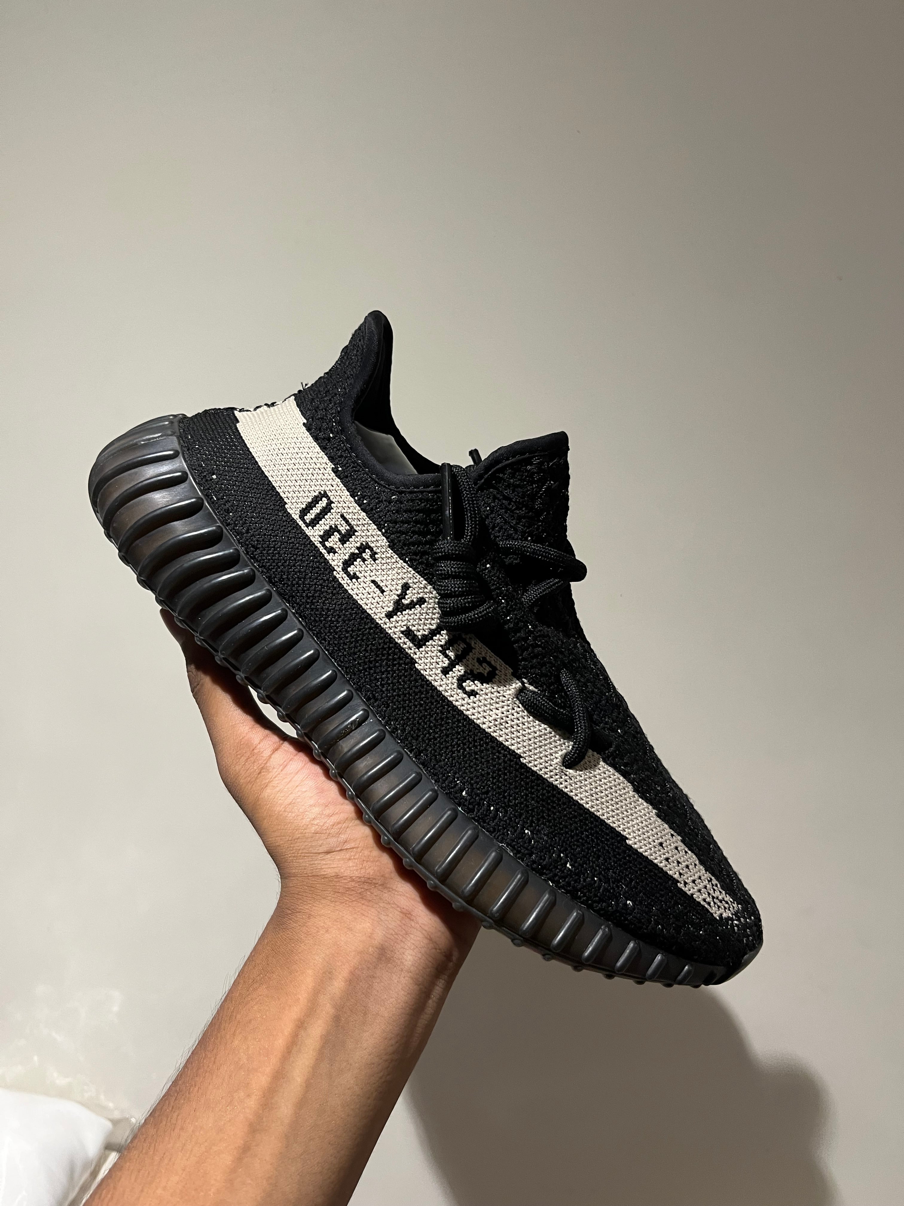 Yeezy 350 'Oreo' - PADS ( NO BOX )